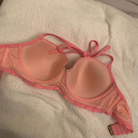 Size 34D VS swim top - Picture 2 of 3